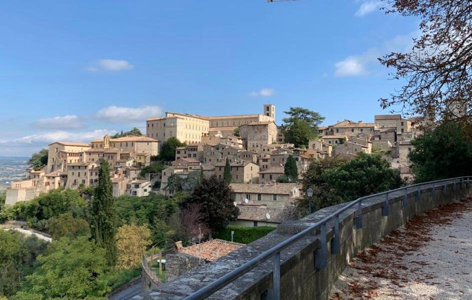 Apartamento Il Rifugio Dell' Artista Todi Exterior foto